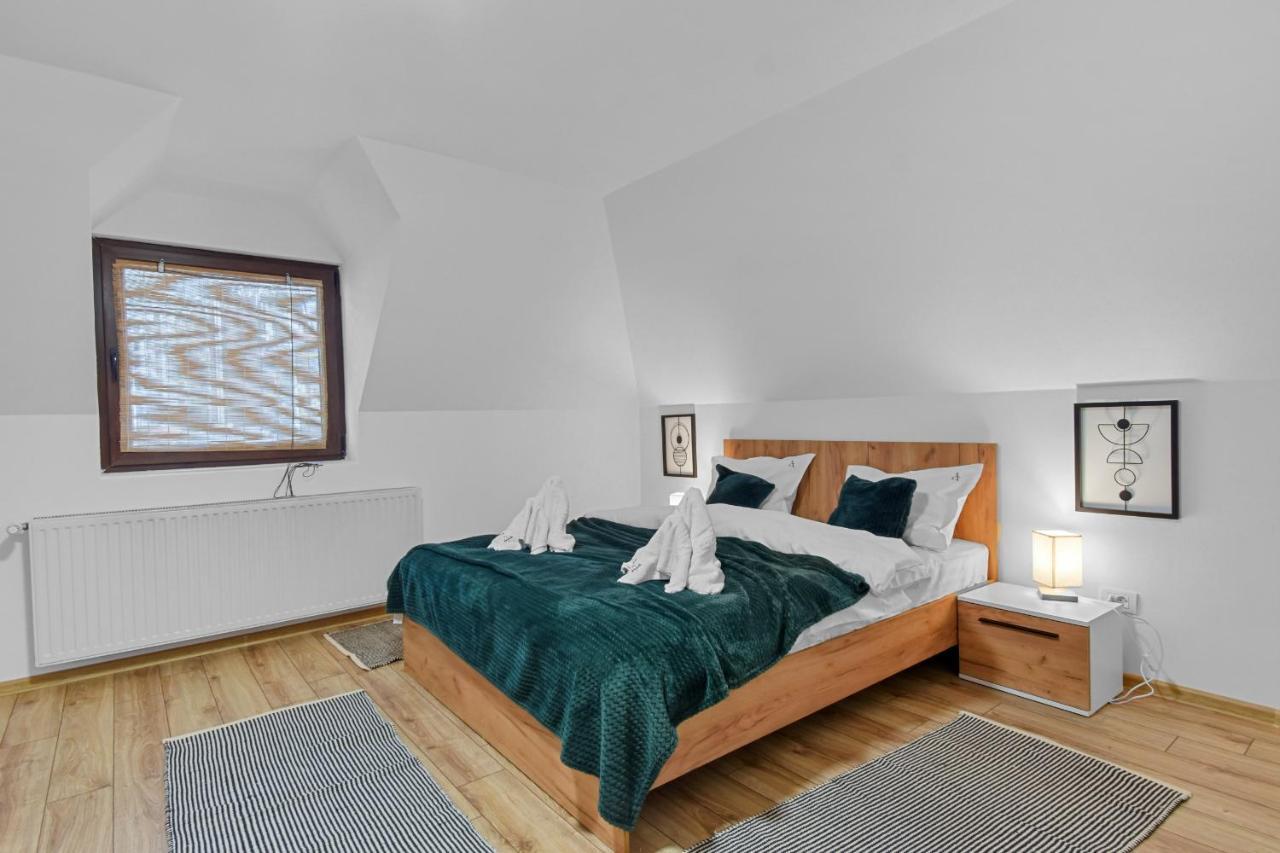 Two Bedrooms Hytta Apartment ซินายา ภายนอก รูปภาพ